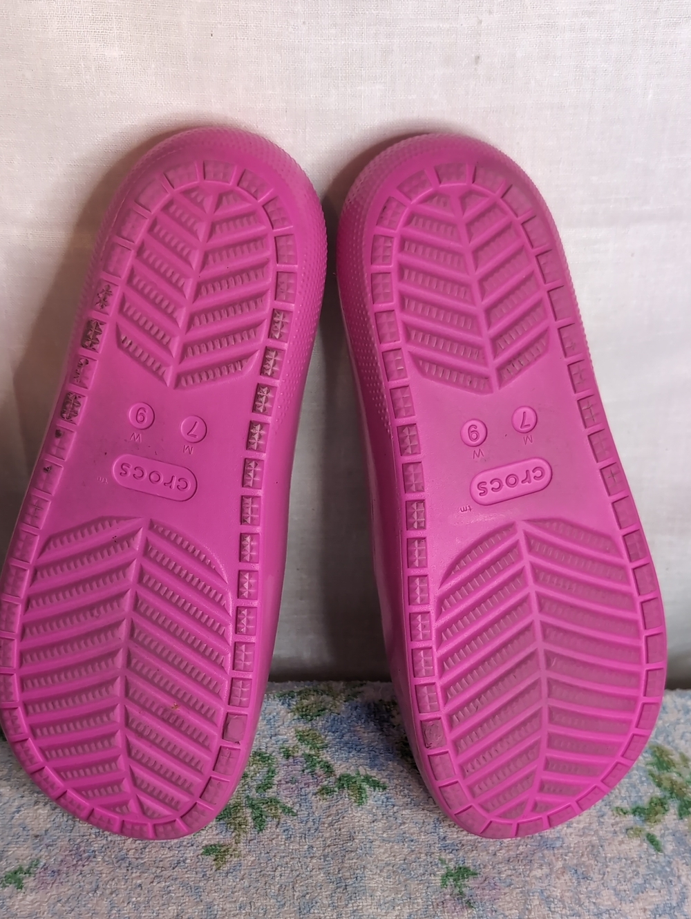 Crocs Classic Sandal 2.0 Glossy Pink womens 9 - Picture 7 of 8